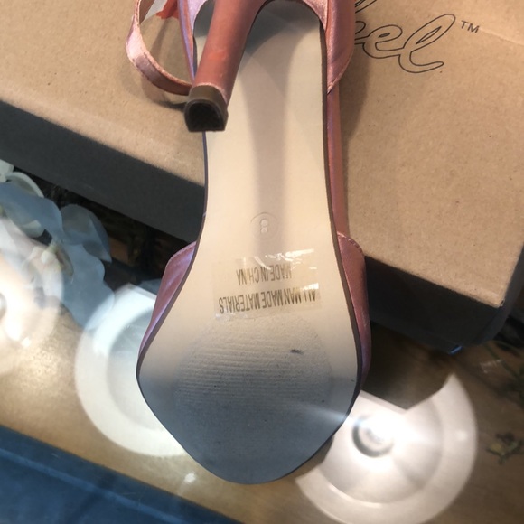 New never worn dress heels size 8 - Picture 3 of 6